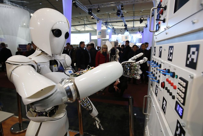 Robot hình nhân AILA vận hành tổng đài tại Hội chợ máy tính CeBit ở Hanover (Đức)
