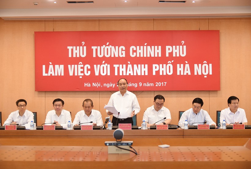 Thủ tướng nguyễn Xuân Phúc và các Phó Thủ tướng Chính phủ làm việc với lãnh đạo TP. Hà Nội. Ảnh: VGP/Quang Hiếu