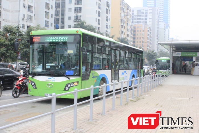 Các loại phương tiện vận tải hành khách công cộng tại Hà Nội sẽ dùng chung thẻ vé liên thông - Ảnh: Q.V