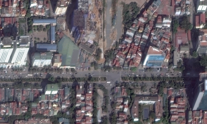 Sẽ xây dựng cầu vượt tại nút giao giữa đường Hoàng Quốc Việt và đường Nguyễn Văn Huyên. Ảnh: Google Maps
