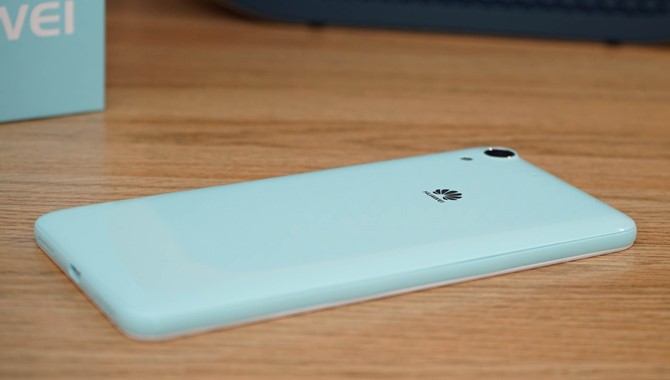 Mở hộp Huawei Y6II xanh ngọc giá 3 triệu vừa lên kệ
