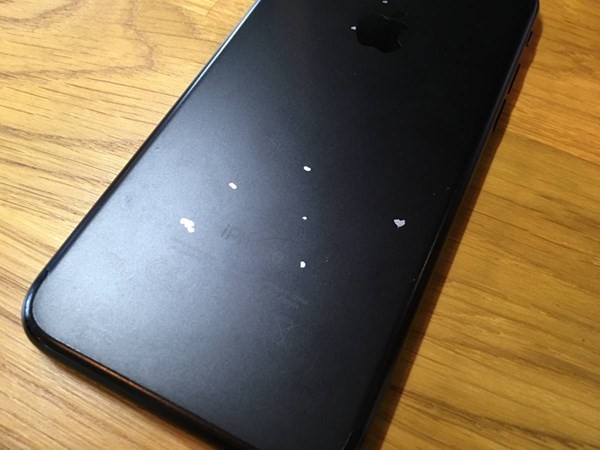 Vài mẫu iPhone 7 đen mờ bị lỗi tróc sơn