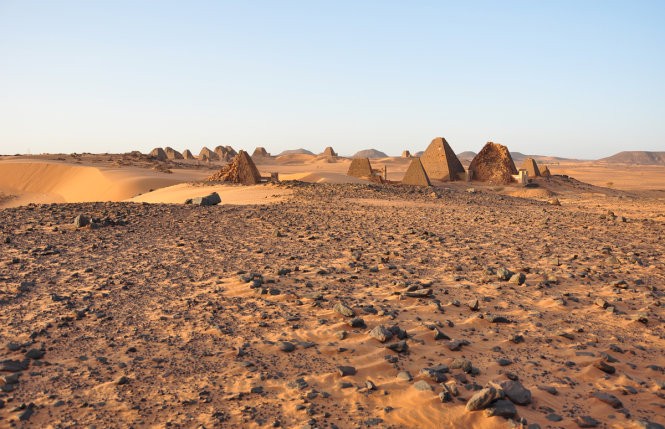 Những kim tự tháp Meroë nằm ở thành phố cổ Meroe - cách thủ đô Khartoum của Sudan khoảng 200km về phía bắc - Ảnh tư liệu Wikimedia, năm 2010