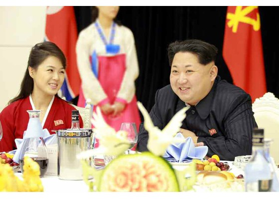 Nhà lãnh đạo Kim Jong Un và phu nhân 