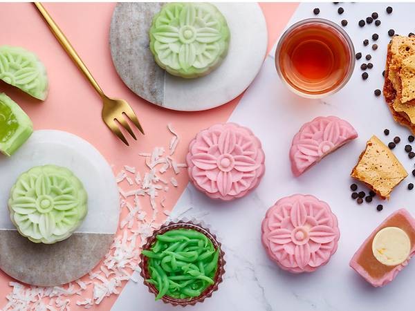 Thưởng thức 10 phong cách làm bánh Trung thu năm 2019 tại châu Á. Ảnh CNA