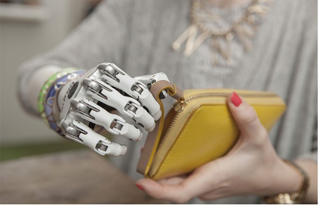 Con người trong tương lai sẽ là sự kết hợp giữa người và máy móc (ảnh: Futurism)