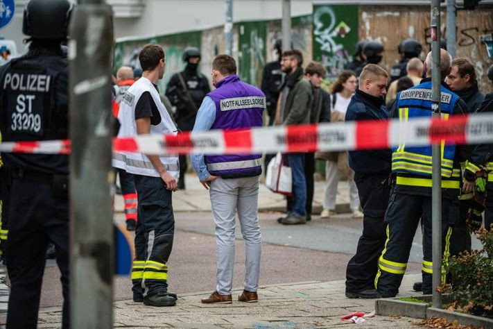 Hiện trường của vụ nổ súng đã khiến hai người chết ở Halle, Đức. Ảnh: Forbes