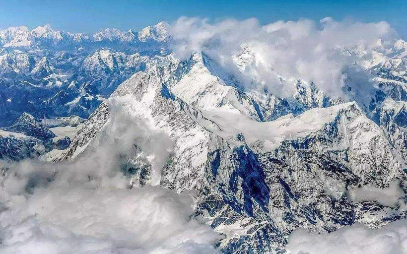 Everest là đỉnh núi cao nhất thế giới. Ảnh: Sohu
