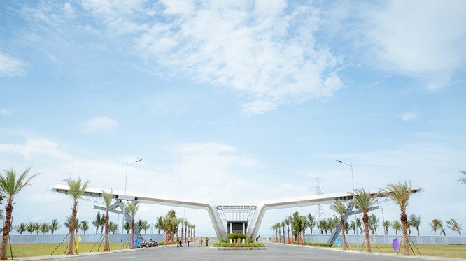 Bên cạnh Tổ hợp sản xuất ô tô VinFast ở khu kinh tế Đình Vũ – Cát Hải tại Hải Phòng, Tập đoàn Vingroup đang tìm địa điểm cho "Tổ hợp dịch vụ VinFast".