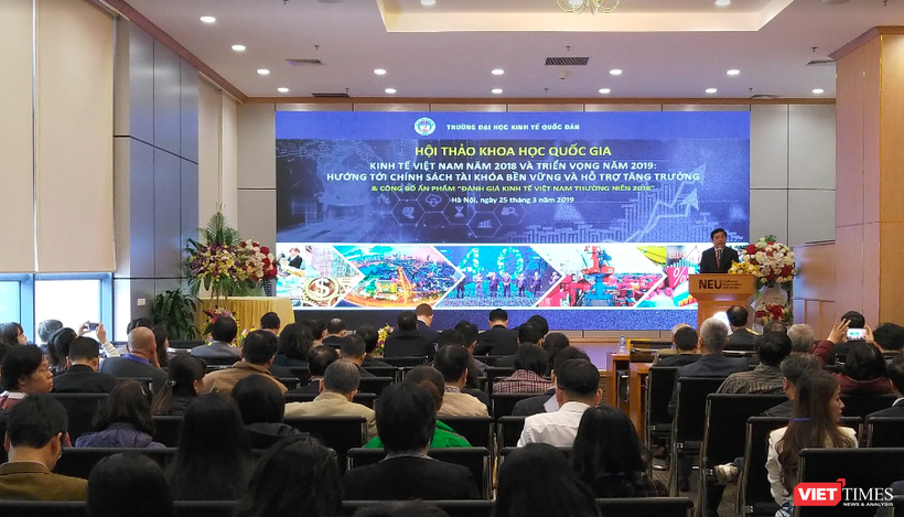 Quang cảnh buổi Hội thảo Kinh tế Việt Nam năm 2018 và triển vọng năm 2019 với chủ đề “Hướng tới chính sách tài khóa bền vững và hỗ trợ tăng trưởng” (Ảnh: P.D)