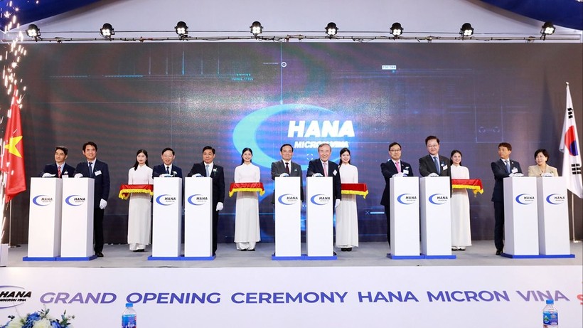 Phó Thủ tướng Trần Lưu Quang dự lễ khánh thành dự án nhà máy sản xuất Hana Micron Vina 2.