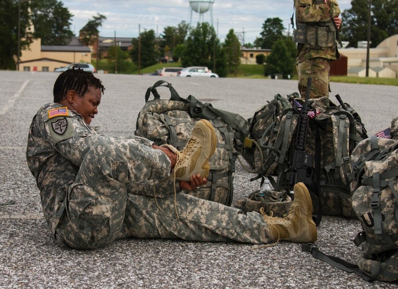 Hàng vạn lính Mỹ khốn khổ vì phải sử dụng giày Tàu chất lượng kém mang mác Wellco