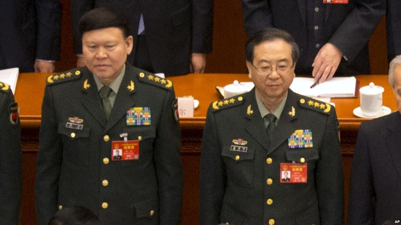 Trương Dương (trái) và Phòng Phong Huy cùng bị xử lý khai trừ đảng tịch, tước quân tịch bãi bỏ lon Thượng tướng.