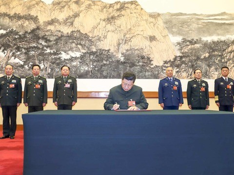 Ông Tập Cận Bình ký Mệnh lệnh 1/2019 ban hành lệnh động viên huấn luyện cho toàn quân.