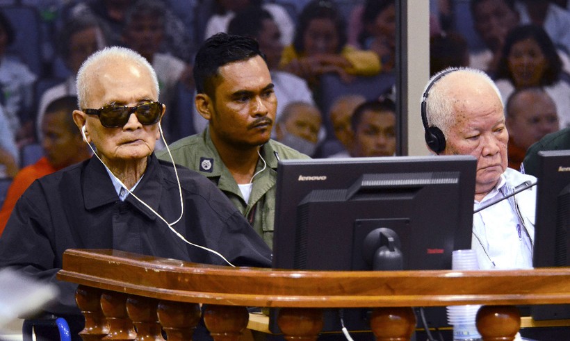 Hai đồ tể Ta Mok và Khieu Shamphan bị tòa án quốc tế xét xử về tội diệt chủng