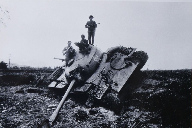 Xe tăng Trung Quốc bị phá hủy tại mặt trận Cao Bằng. Ảnh tư liệu.