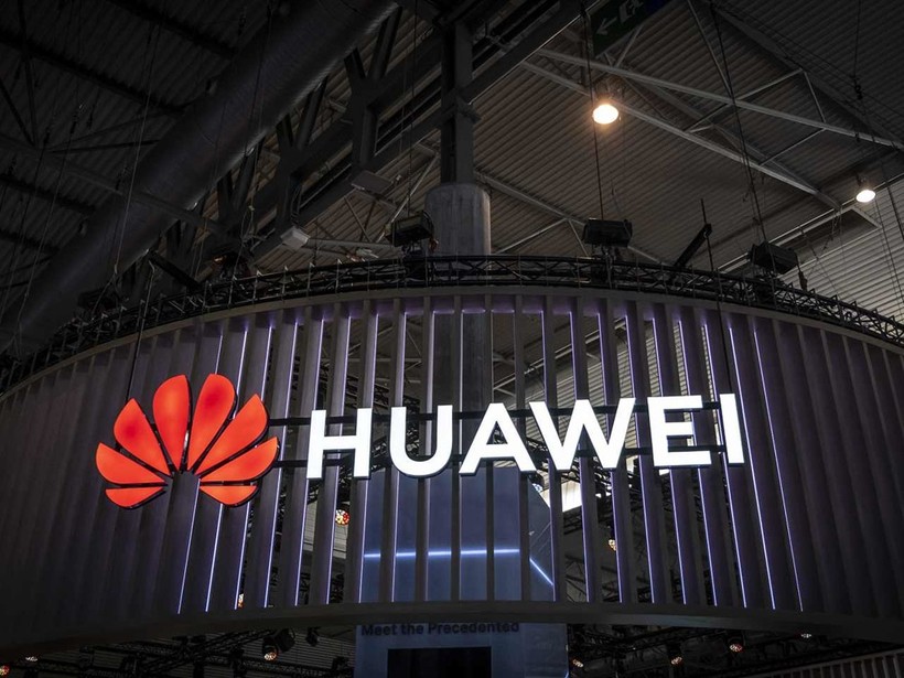 Ông Trum tuyên bố hủy bỏ lệnh cấm Huawei được ban hành hồi tháng 5, cho phép các công ty Mỹ tiếp tục bán sản phẩm cho Huawei.