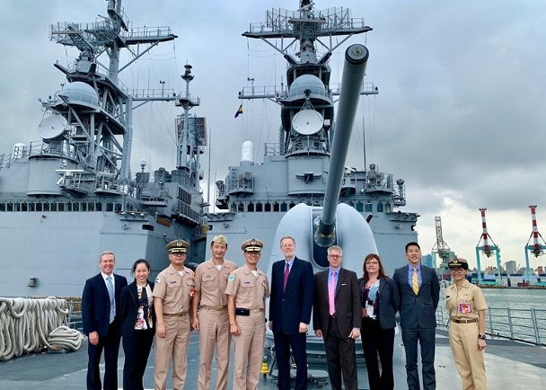 Ông Brent Christensen, Giám đốc Hiệp hội Mỹ ở Đài Loan công khai thăm tàu chiến Đài Loan được coi là cố ý cho Trung Quốc Đại Lục thấy mối quan hệ quân sự gắn bó Mỹ - Đài