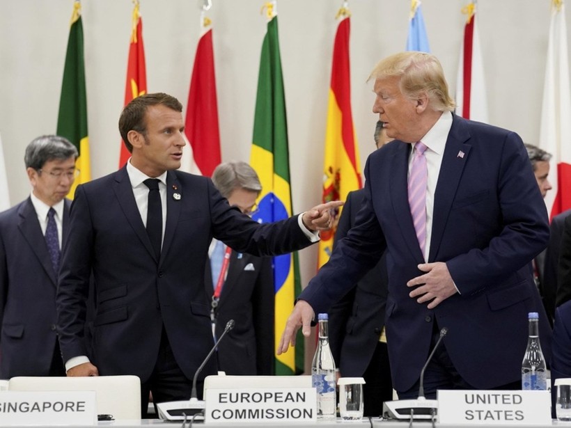 Tổng thống Pháp Emmanuel Macron phê phán hành động của Mỹ bỏ rơi đồng minh và cho rằng hiện NATO đã trong tình trạng "chết não".