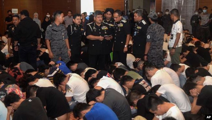 Nhà chức trách Malaysia bắt giữ 680 người Trung Quốc lừa đảo qua mạng tại thành phố Cyberjaya hôm 20/11.