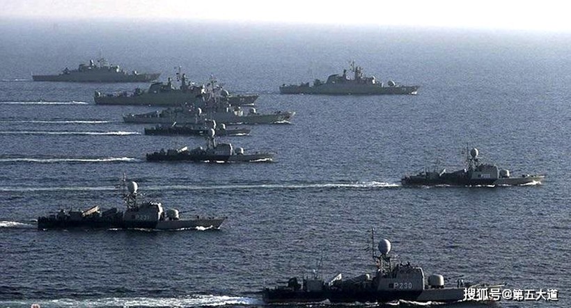 Từ ngày 27 đến 30/12 cuộc tập trận hải quân chung lần đầu tiên giữa Trung Quốc, Nga và Iran đã diễn ra. Phía sau sự kiện này là sự xuất hiện của mô hình hợp tác quân sự mới "Trung Quốc, Nga +".