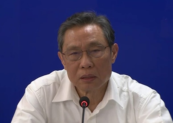 Phát biểu tại cuộc họp báo ngày 27/2 tại Quảng Châu,ông Chung Nam Sơn, chuyên gia bệnh truyền nhiễm hàng đầu của Trung Quốc cho rằng "dịch bệnh COVID-19 không nhất thiết có nguồn gốc Trung Quốc" (Ảnh: Đông Phương).