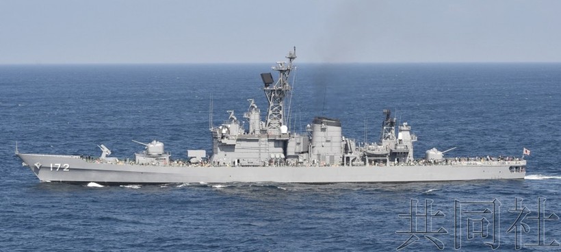 Tàu khu trục Shimakaze của Lực lượng phòng vệ trên biển (Hải quân) Nhật Bản bị tàu cá Trung Quốc đâm thủng tối 30/3 (Ảnh: Kyodo).