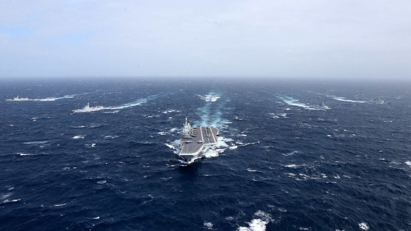 Giữa lúc đại dịch COVID-19, Trung Quốc đưa biên đội tàu sân bay Liêu Ninh vào Biển Đông khiến Mỹ, Nhật, Đài Loan cảnh giác theo dõi (Ảnh: Tân Hoa xã).