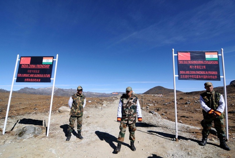 Biên giới Trung Quốc - Ấn Độ gần đây lai xuất hiện những diễn biến căng thẳng, tiềm ẩn nguy cơ xảy ra xung đột (Ảnh: AP).