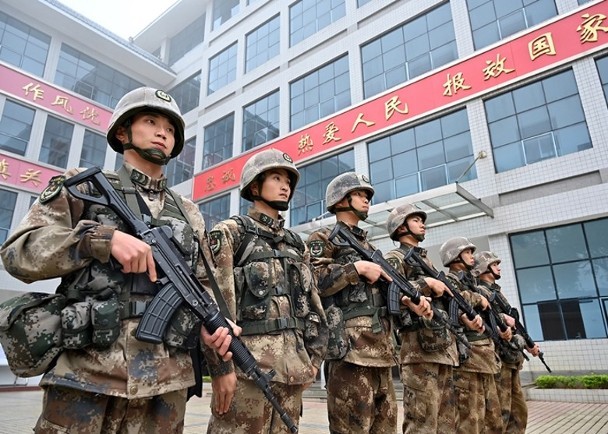 Báo Anh The Sun cho rằng Trung Quốc có kế hoạch chỉnh sửa gene để tạo ra những siêu binh sĩ trên chiến trường (Ảnh: Đông Phương).