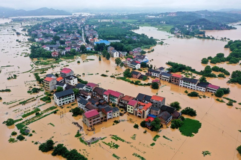 Nạn lũ lụt nghiêm trọng trong mấy tháng qua đã làm hàng triệu ha cây trồng ở nông thôn Trung Quốc thất thu (Ảnh: Tân Hoa xã).