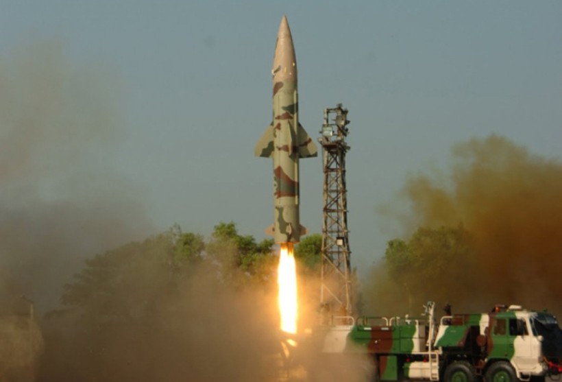 Truyền thông Ấn Độ nói vụ thử nghiệm thành công tên lửa đạn đạo chiến thuật mang đầu đạn hạt nhân Prithvi-II hôm 17/10 là nhằm vào Trung Quốc (Ảnh: mil.sina).