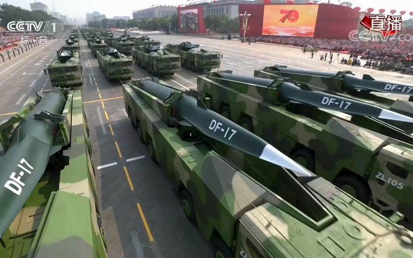 Trung Quốc gần đây đã triển khai các tên lửa siêu thanh tiên tiến DF-17 ở ven biển đông nam đối diện Đài Loan (Ảnh: CCTV).