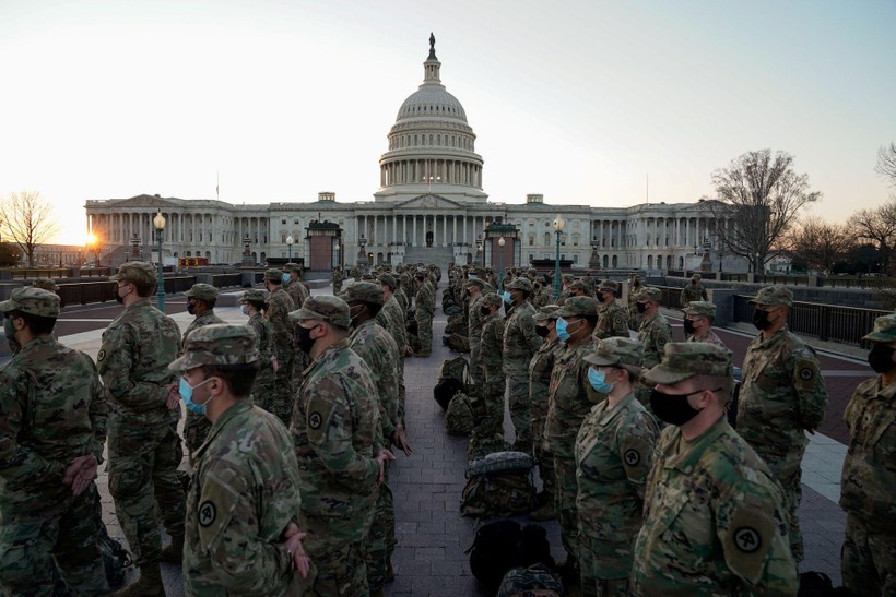 10 ngàn lính Vệ binh quốc gia đã được đưa tới Washington để bảo vệ an ninh cho Lễ nhậm chức của ông Joe Biden (Ảnh: Reuters).