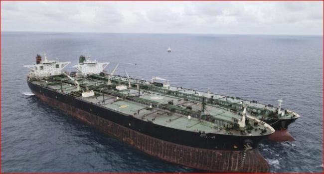 Hai siêu tàu chở dầu của Trung Quốc và Iran bị Indonesia bắt giữ (Ảnh: Dongfang).