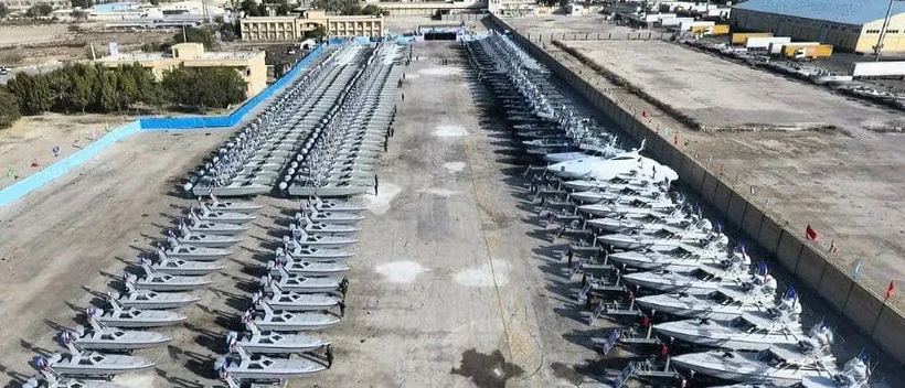 Ngày 8/2 Hải quân Iran tiếp nhận thêm 340 chiếc xuồng cao tốc mang tên lửa (Ảnh: Newtoday).
