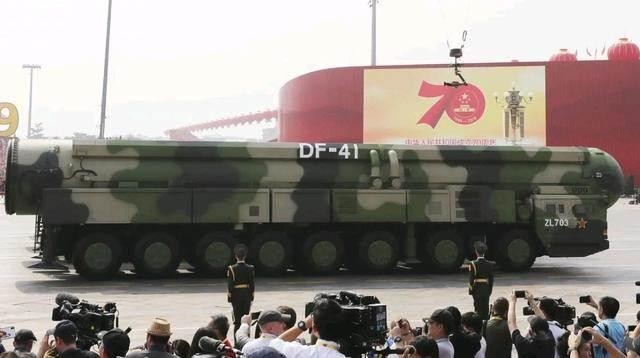 Tên lửa liên lục địa nhiên liệu rắn Dongfeng-41 hiện đại nhất của Trung Quốc (Ảnh: Tân Hoa xã).