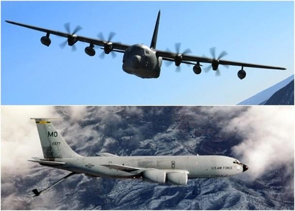 Máy bay vận tải đặc biệt MC-130J (trên) và máy bay tiếp dầu KC-135 của Mỹ (Ảnh: Đông Phương).
