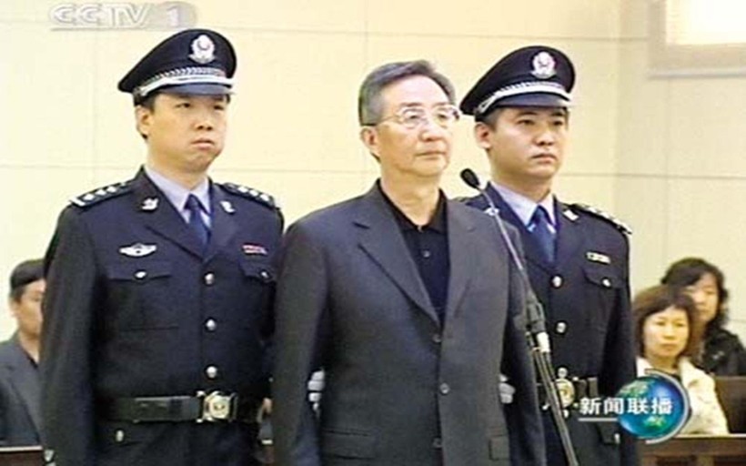 Bí thư Thượng Hải Trần Lương Vũ bị đưa ra xét xử và nhận án 18 năm tù năm 2008 (Ảnh: Deutsche Welle).