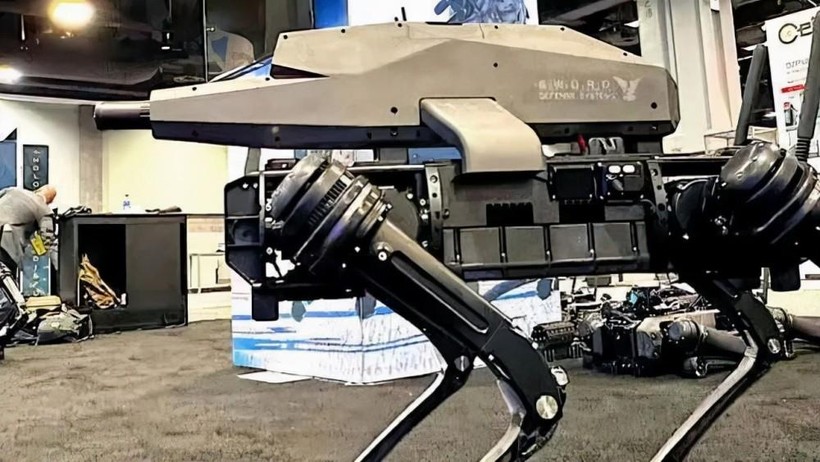 Chó robot mang súng SPUR của Mỹ được giới thiệu tại Triển lãm Lục quân năm nay (Ảnh: TheDrive).