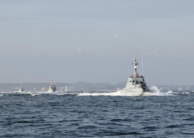Tàu Hải quân Nga trên biển Azov (Ảnh: Đông Phương).