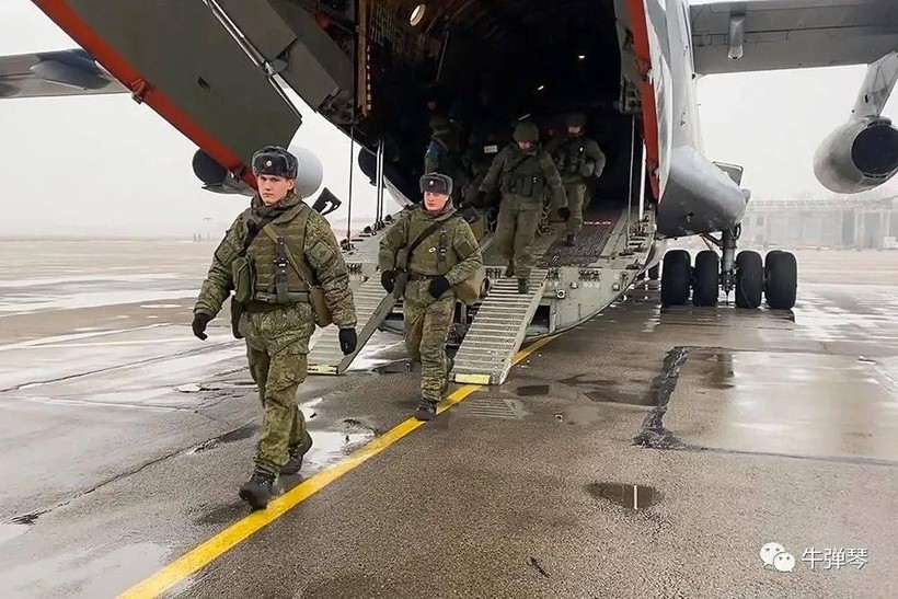 Binh lính Nga trong lực lượng gìn giữ hòa bình CSTO tới Kazakhstan giúp ổn định tình hình (Ảnh: Toutiao).