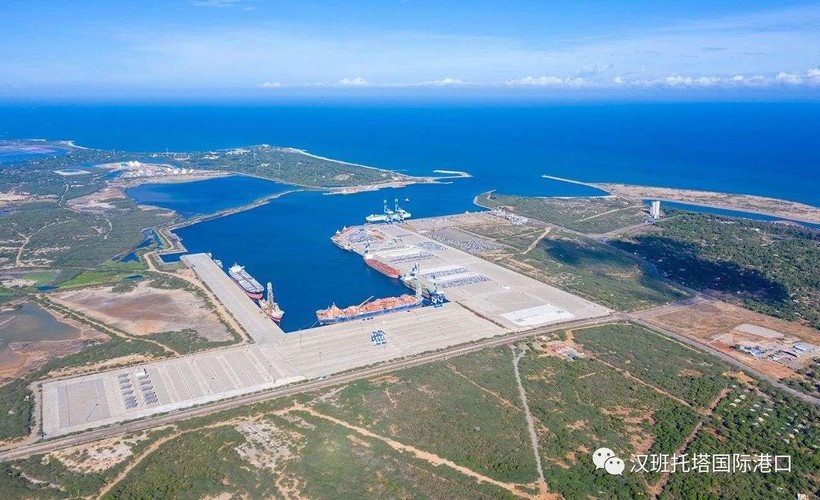 Cảng Hambantota được chính phủ Sri Lanka cho một công ty Trung Quốc thuê 99 năm để gán nợ (Ảnh: Toutiao).