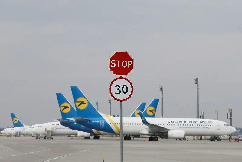 Từ ngày 13/2, Ukraine đã cấm tất cả các chuyến bay từ trong nước ra nước ngoài để ngăn chặn những người chạy khỏi đất nước do hoảng sợ chiến tranh (Ảnh: Sina).