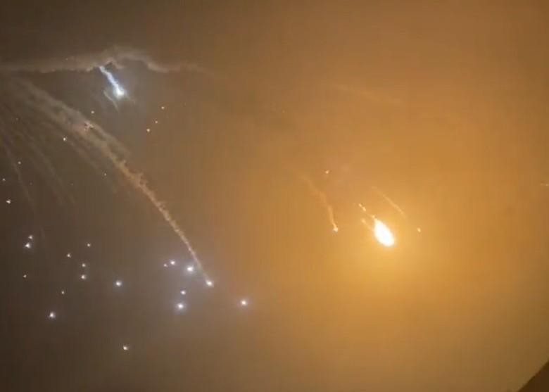 Tên lửa hành trình Nga tấn công Kiev và bị bắn hạ sáng sớm 25/2 (Ảnh: Đông Phương).