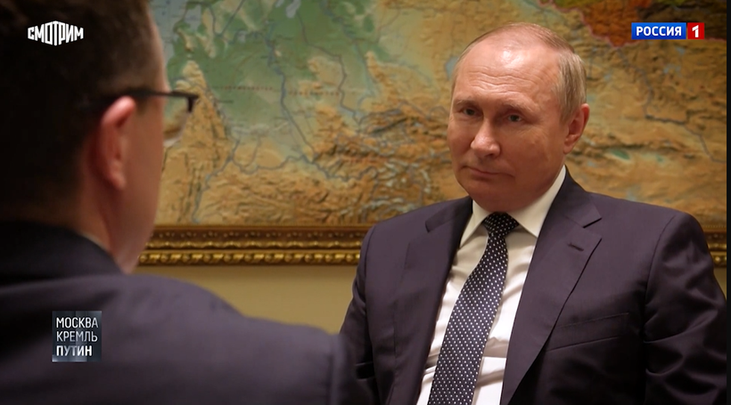 Tổng thống Nga Putin trả lời Đài Rossia-1, cảnh báo trả đũa nếu Mỹ cung cấp dàn phóng tên lửa nhiều nòng cho Ukraine (Ảnh: RIA).