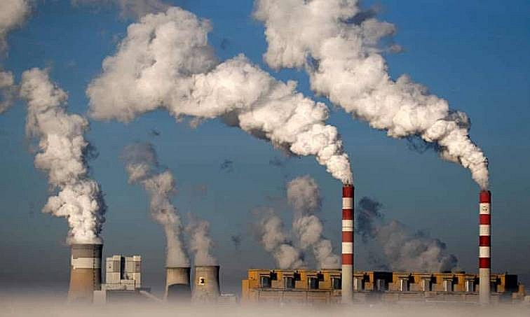 Các Nhà máy nhiệt điện dùng than lại nhả khói bụi lên bầu trời châu Âu (Ảnh: AFP).