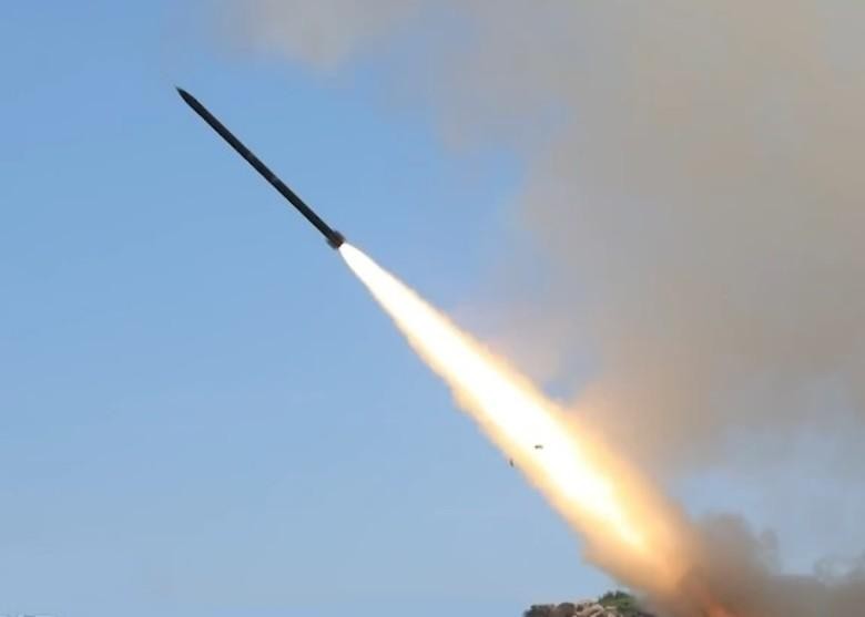 Hình ảnh phóng tên lửa do PLA công bố (Ảnh: Đông Phương)