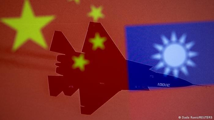 Các học giả cho rằng trong Sách Trắng Trung Quốc vẫn đề cao việc thống nhất Đài Loan bằng vũ lực (Ảnh: Deutsche Welle).