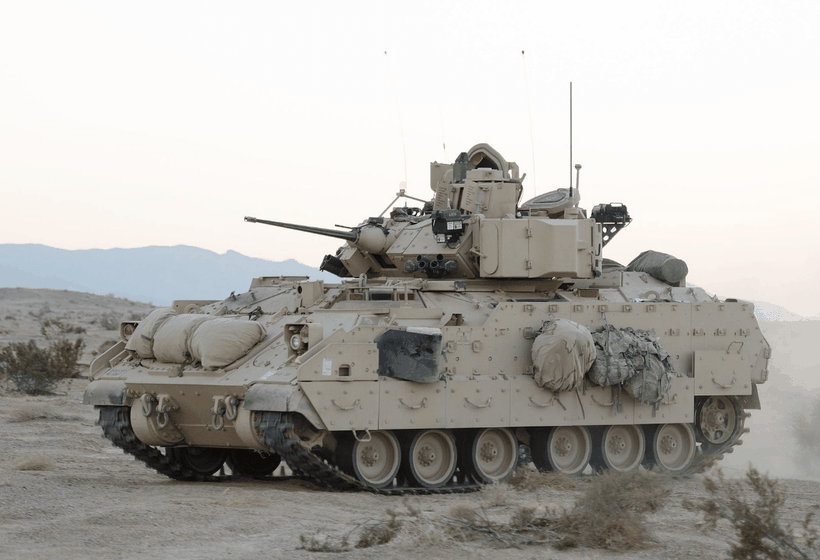 50 xe chiến đấu bộ binh Bradley sẽ được Mỹ cung cấp cho Ukraine trong gói viện trợ lớn nhất từ trước đến nay (Ảnh: Sohu).